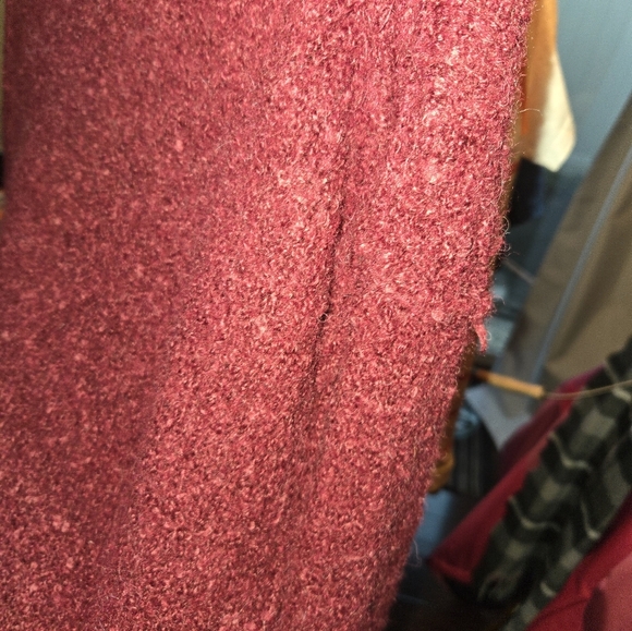 Free People Lofty Vneck Wine Sweater Size M OVERSIZED Body, fitted sleeves - Picture 5 of 8